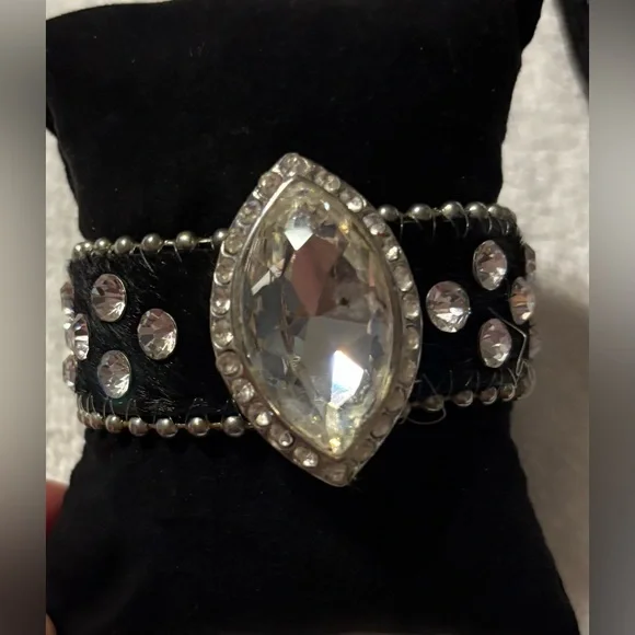 4 Piece Fashion Jewelry Set - Picture 5 of 6